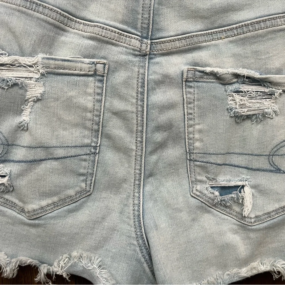 AMERICAN EAGLE Ne(x)t Level Stretch High Rise Distressed Shorts Size 6 - Picture 5 of 7